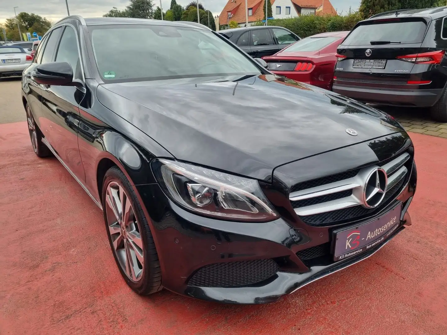 Mercedes-Benz C 180 T-Modell C 180 T CGI Avantgarde Schwarz - 1