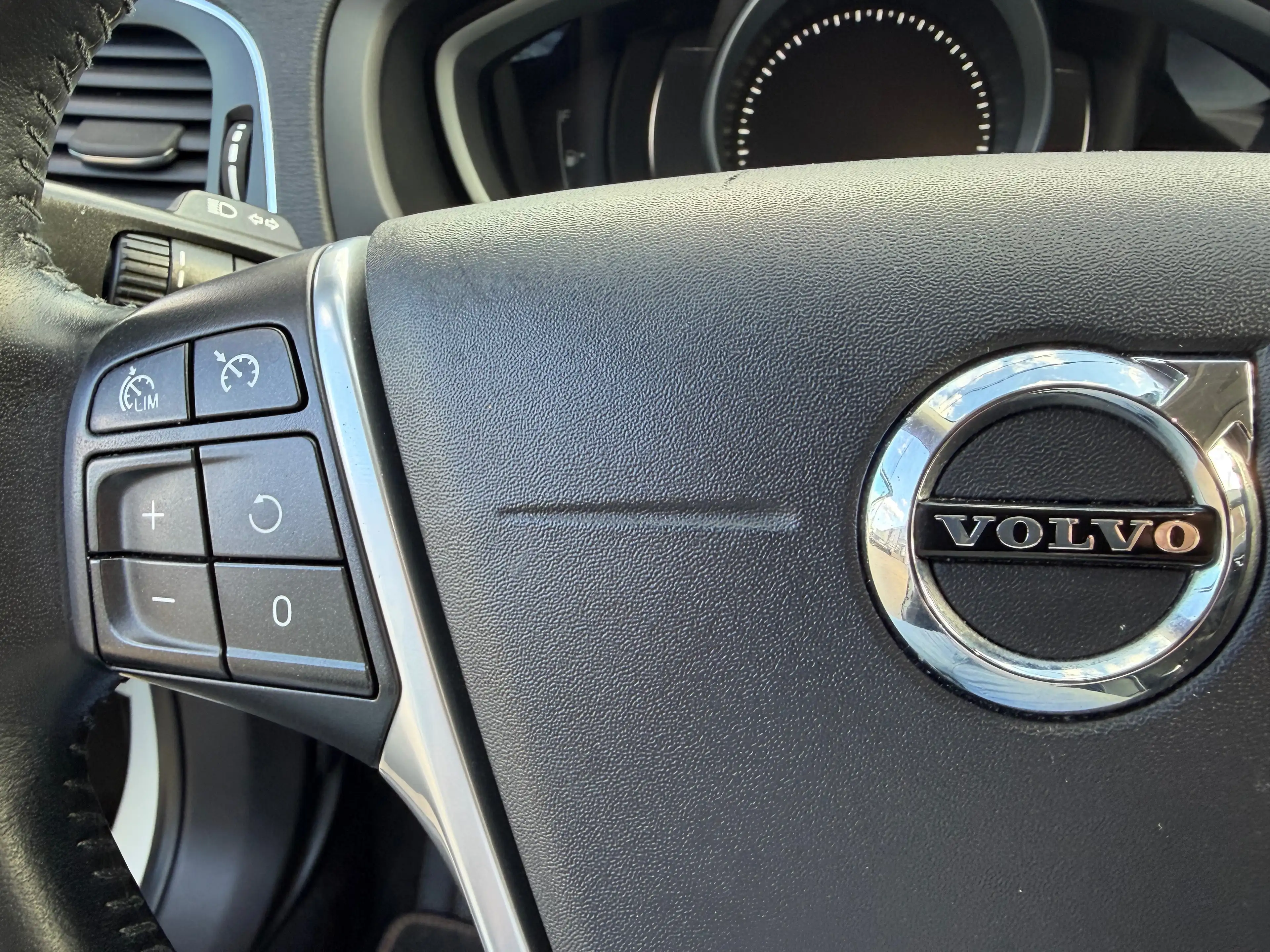 Volvo V40 Cross Country V40 Cross Country 2.0 T3 Ocean Race — photo 13