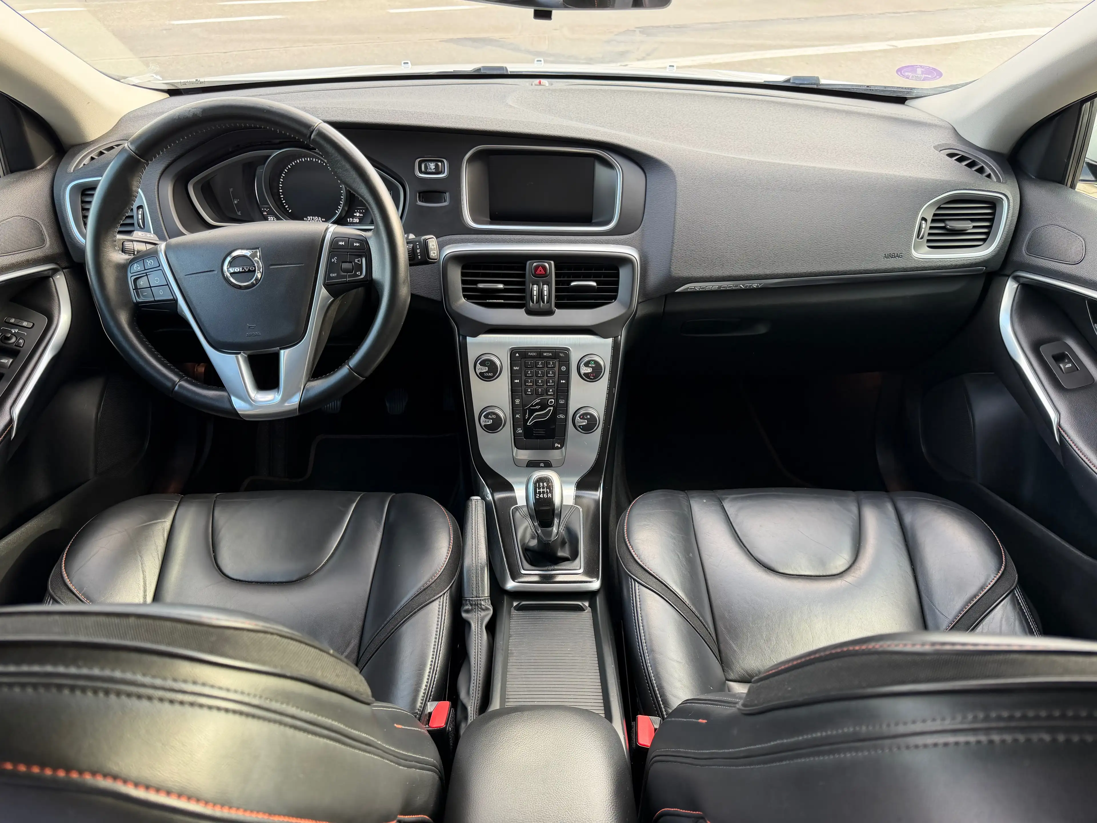 Volvo V40 Cross Country V40 Cross Country 2.0 T3 Ocean Race — photo 11