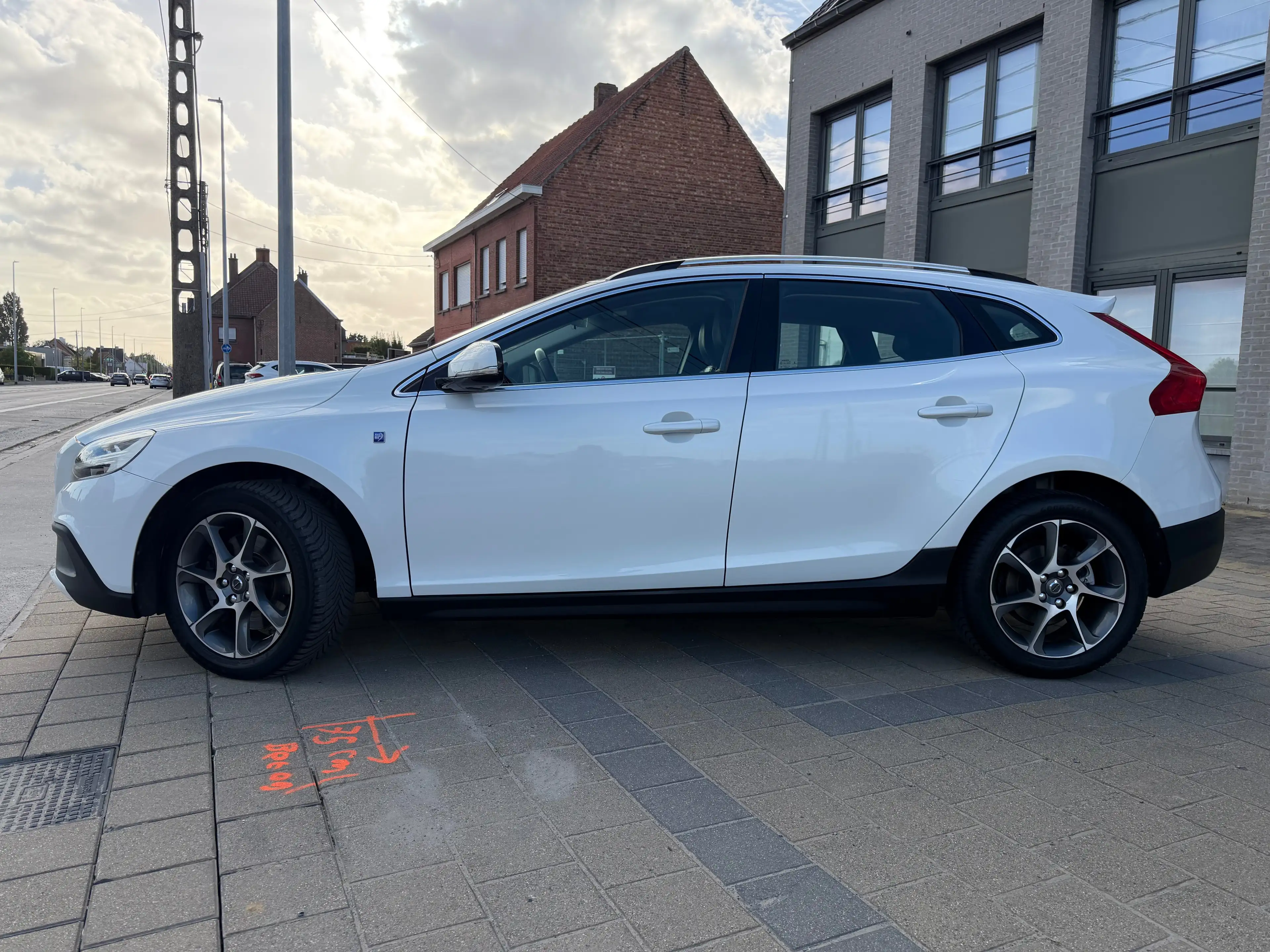 Volvo V40 Cross Country V40 Cross Country 2.0 T3 Ocean Race — photo 3