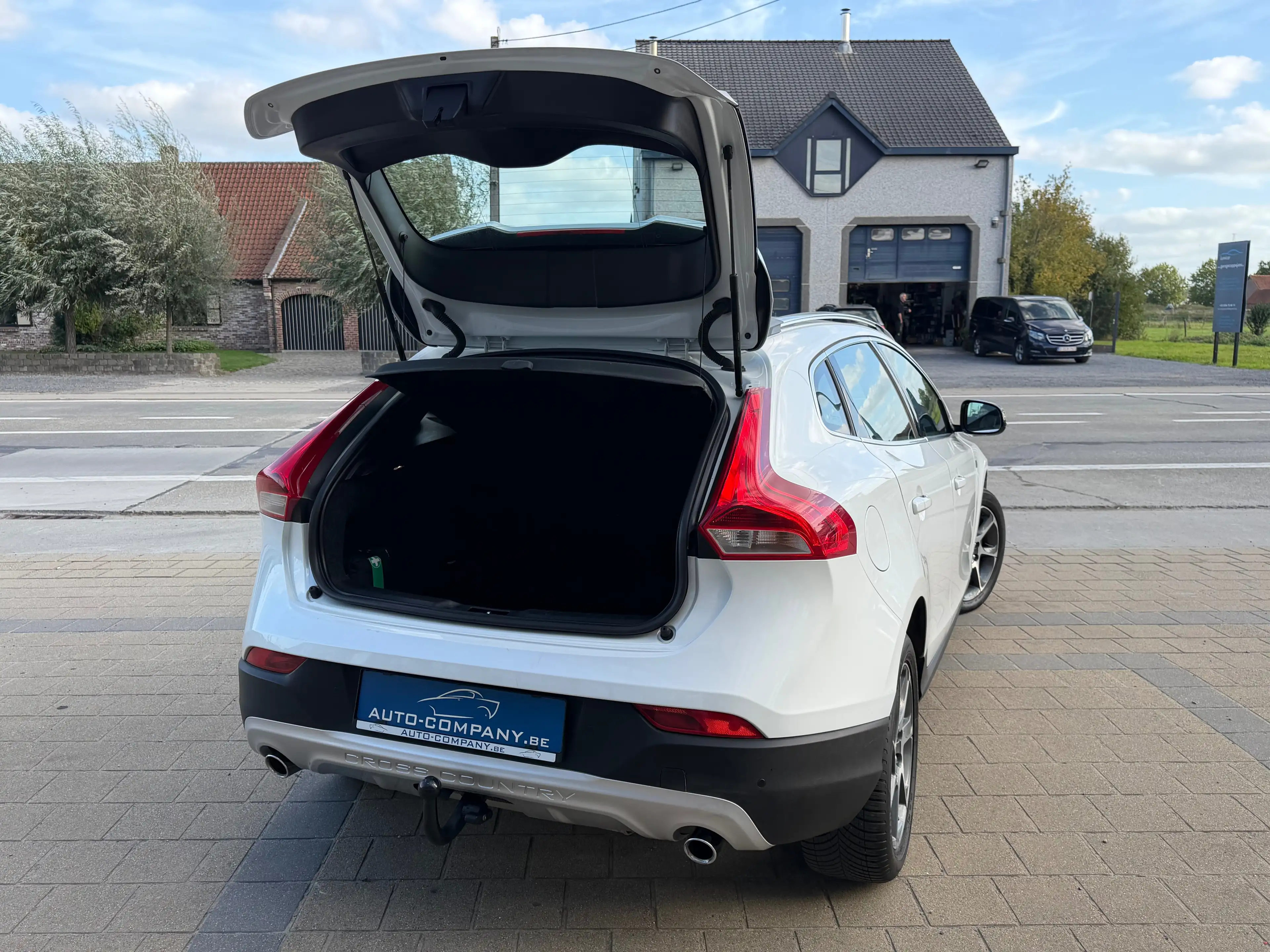 Volvo V40 Cross Country V40 Cross Country 2.0 T3 Ocean Race — photo 7