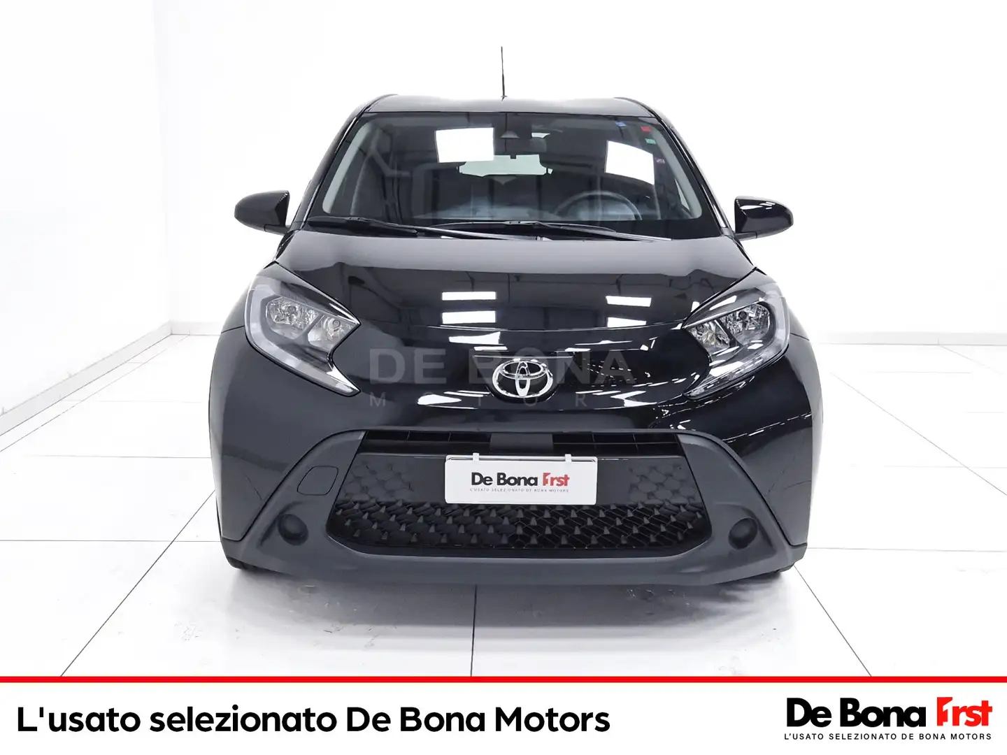 Toyota Aygo X x 1.0 trend air 72cv Grijs - 2