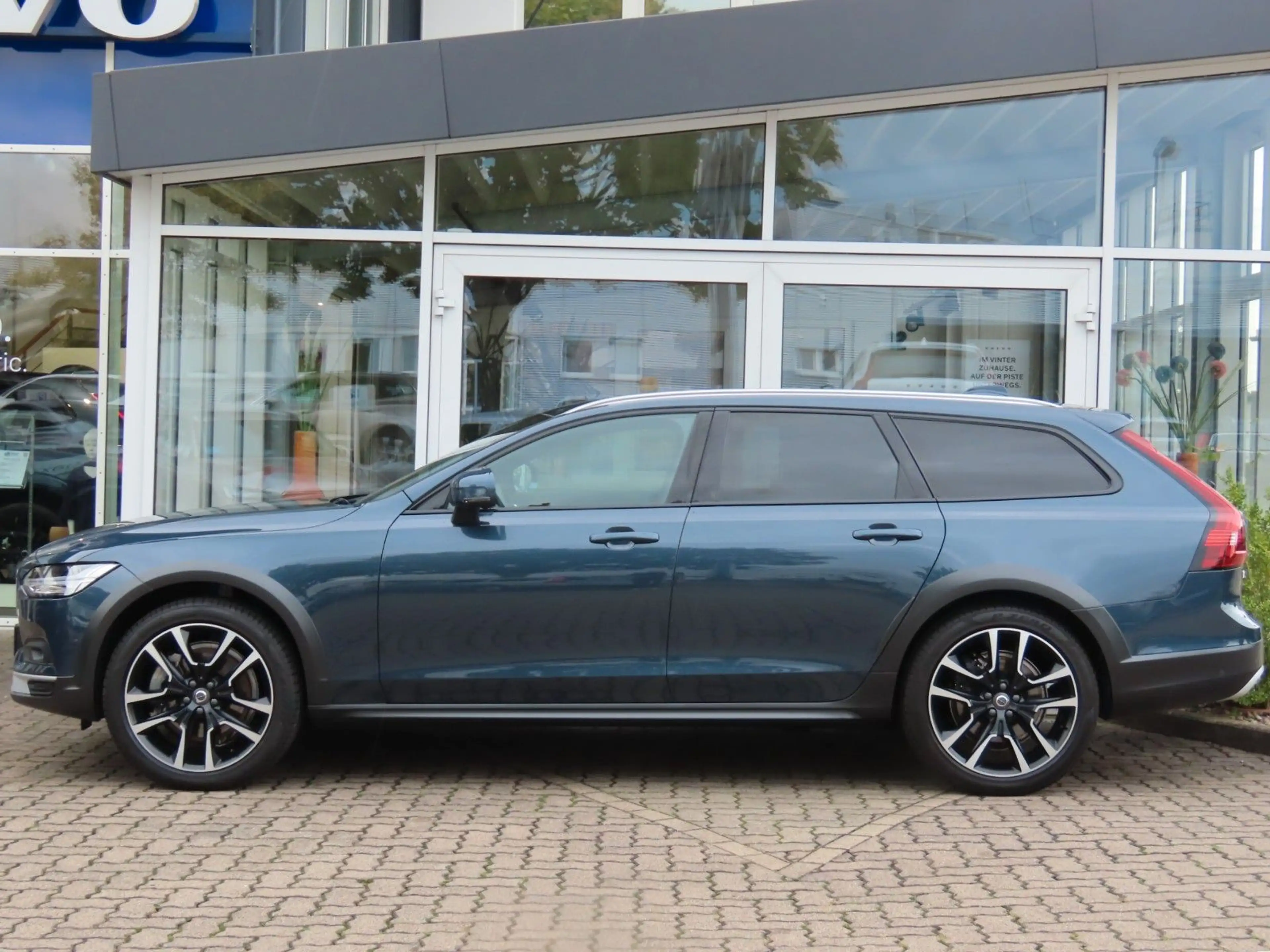 Volvo V90 Cross Country V90 B4 CC Plus (Standheizung; 360° Kamera;...) — photo 4