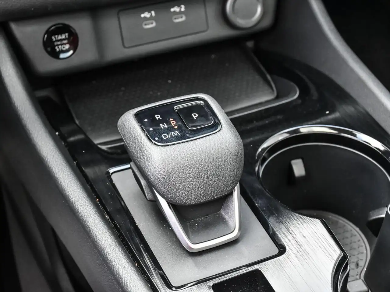 Nissan Rogue fotografie Nissan Rogue