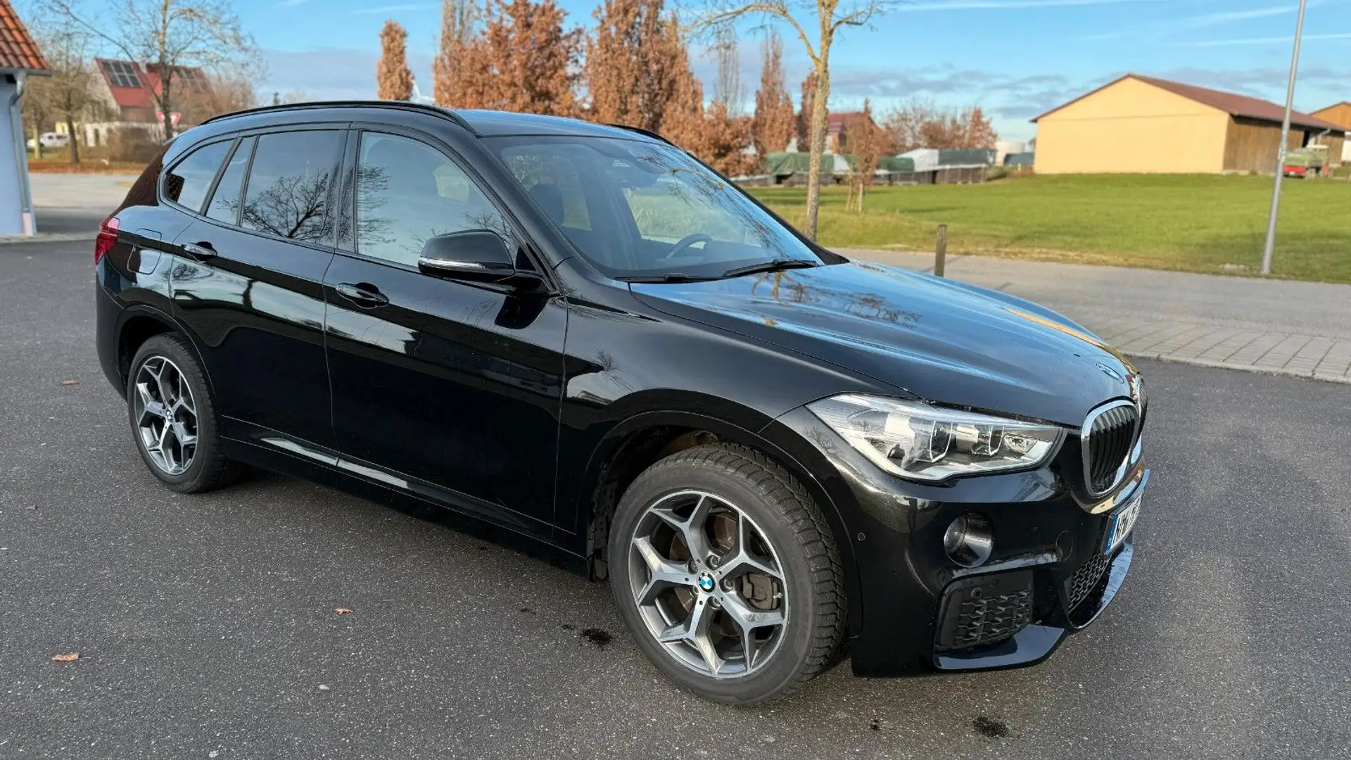 BMW X1 xDrive 20 d M Sportpaket Schwarz - 2