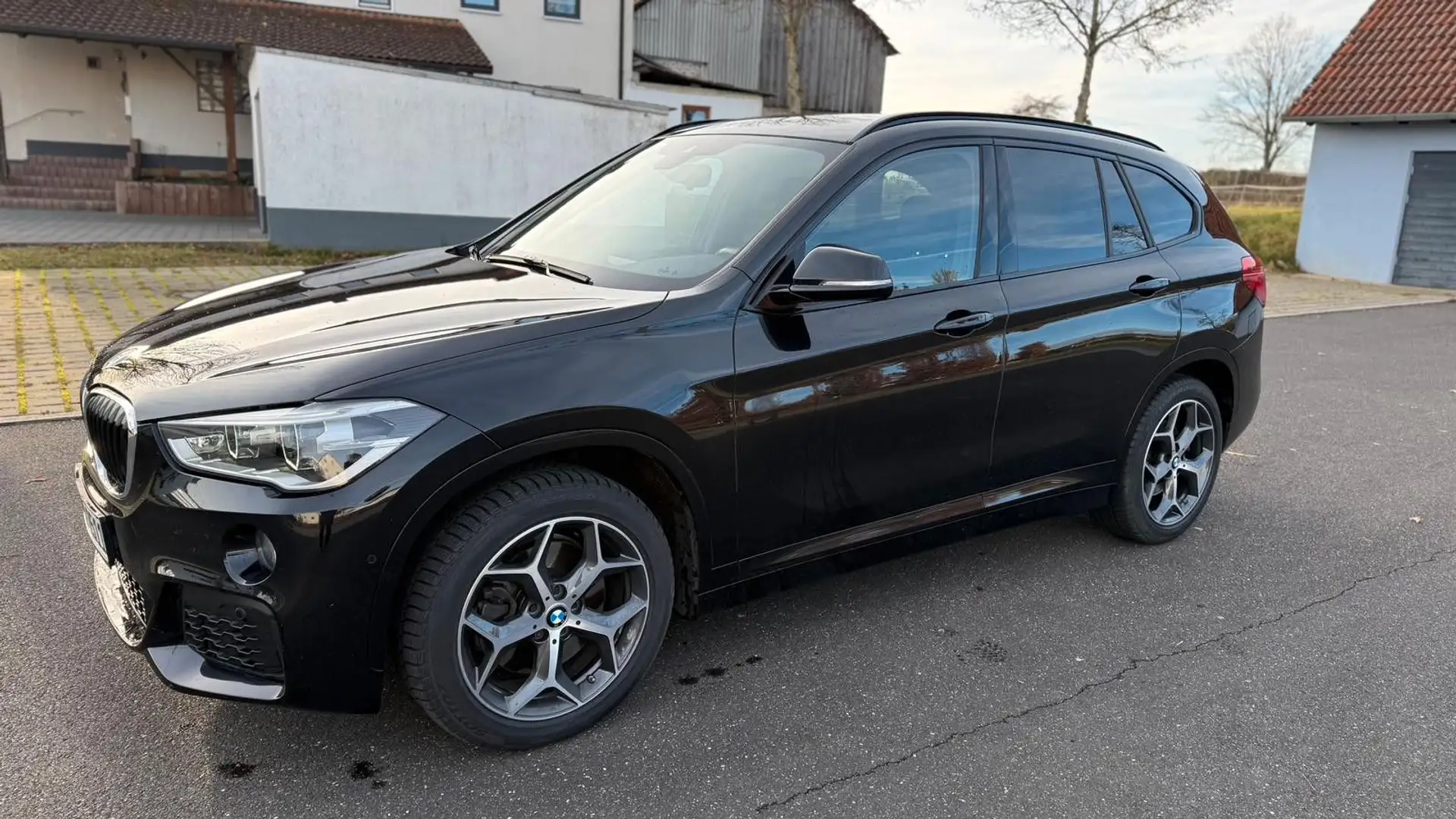 BMW X1 xDrive 20 d M Sportpaket Schwarz - 1