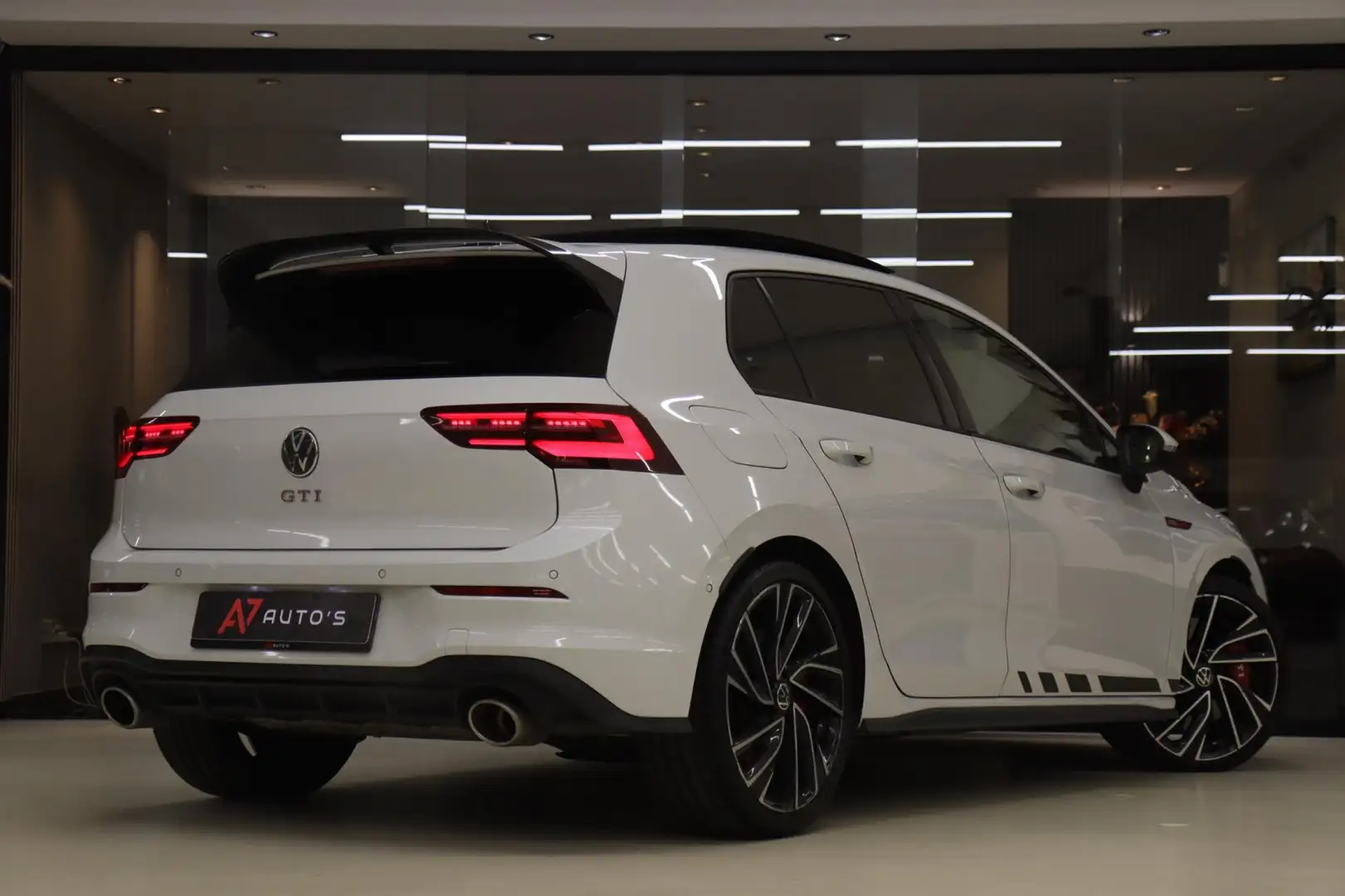 Volkswagen Golf GTI 2.0 TSI CLUBSPORT NURBERG /PANO/IQ-LIGHT/KEYLES/HU White - 2