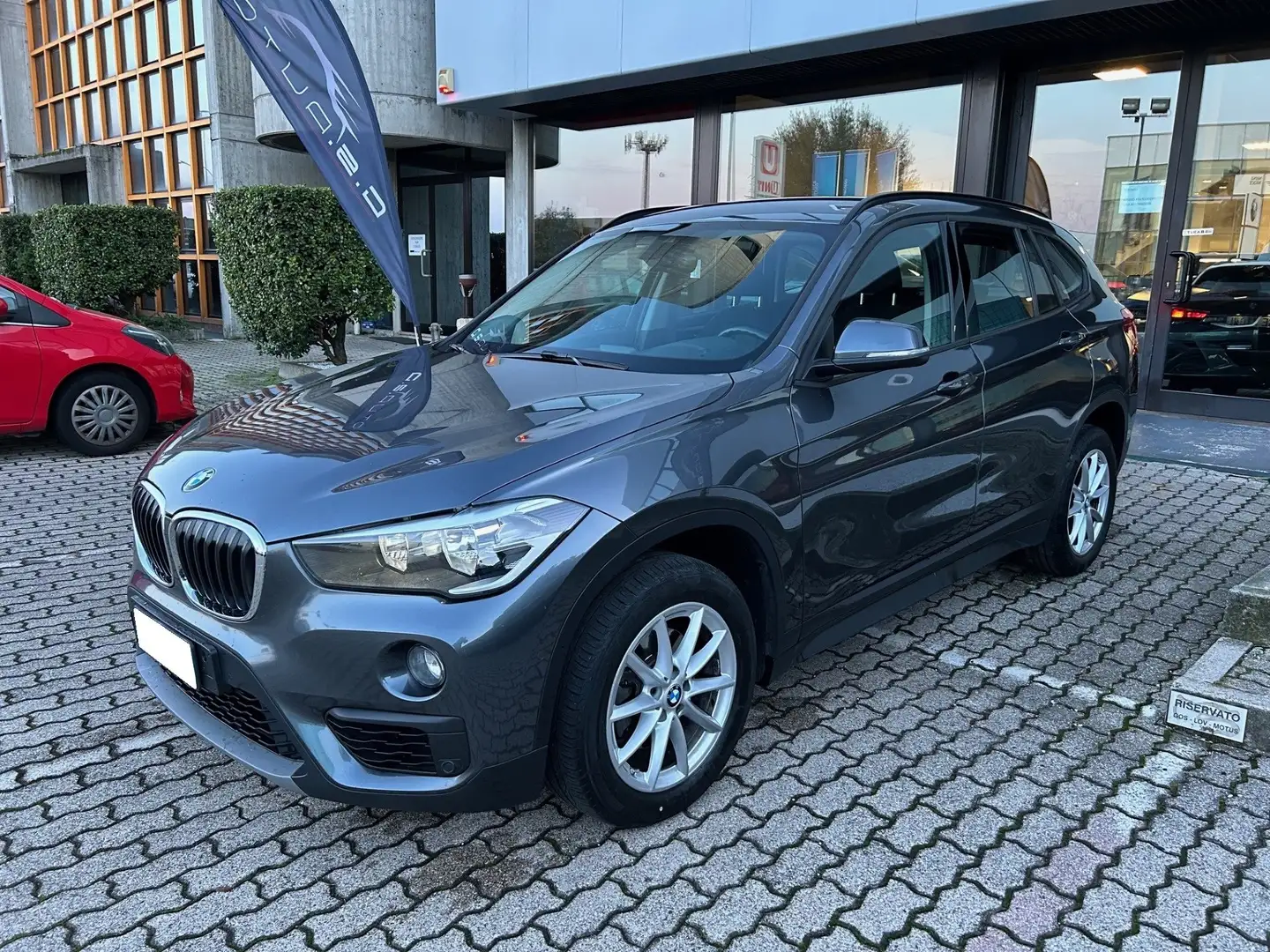 BMW X1 sdrive18d Business auto GANCIO TRAINO NEOPATENTATI Grau - 1