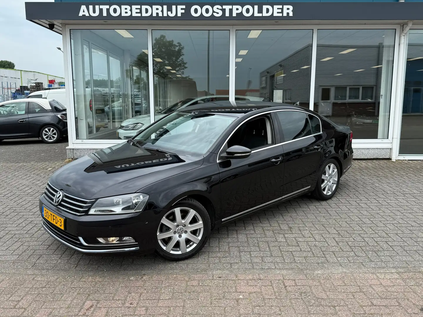 Volkswagen Passat 1.8 TSI Highline Zwart - 1