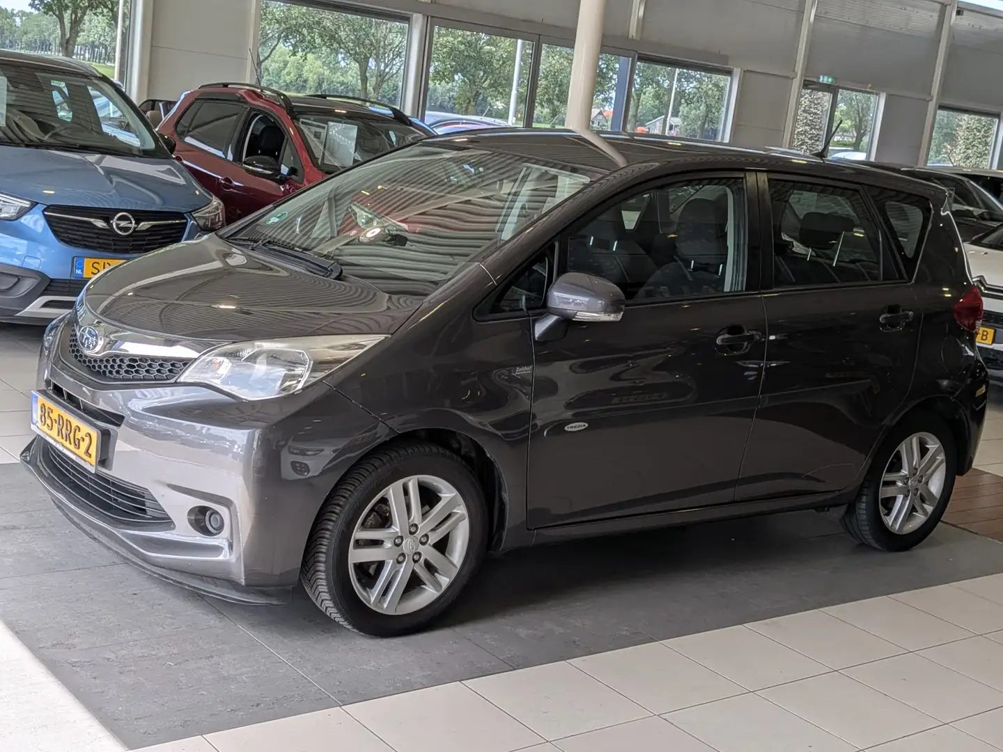 Subaru Trezia 1.3 Comfort Airco, Trekhaak, Stuurbekrachtiging Grau - 2