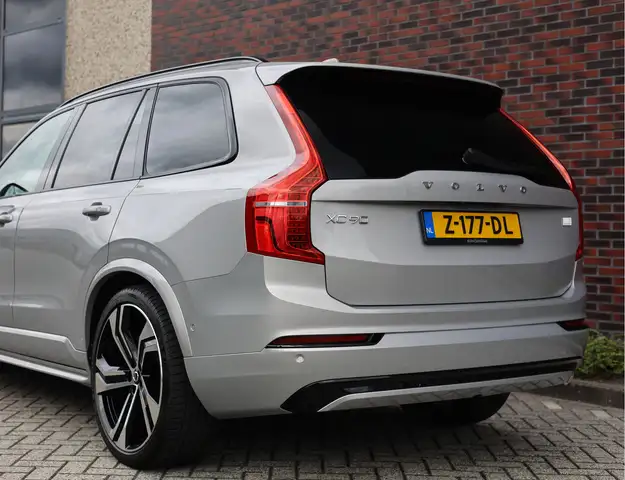 Volvo XC90 view 21