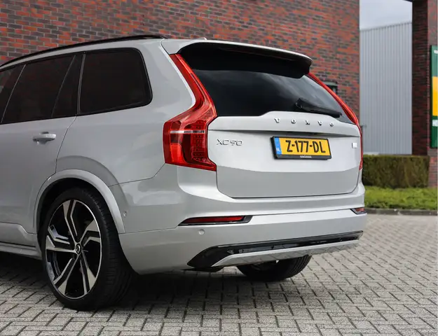 Volvo XC90 view 10