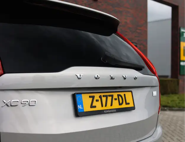 Volvo XC90 view 11