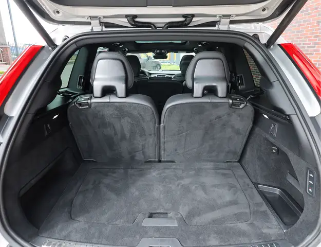 Volvo XC90 view 24