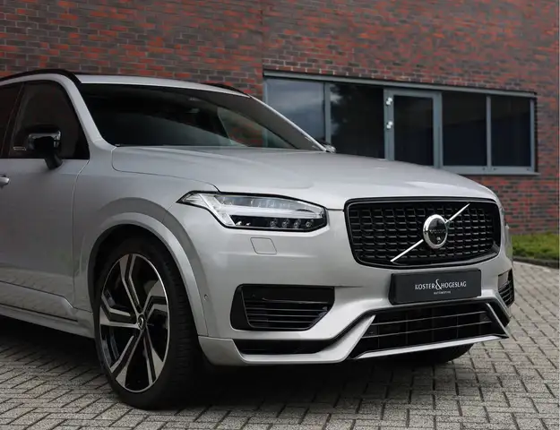 Volvo XC90 view 8