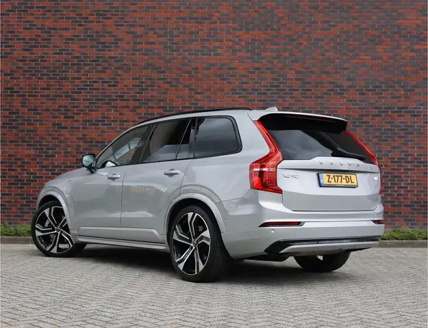 Volvo XC90 view 2