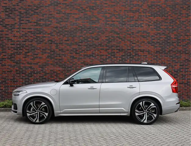 Volvo XC90 view 16