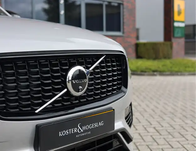 Volvo XC90 view 9