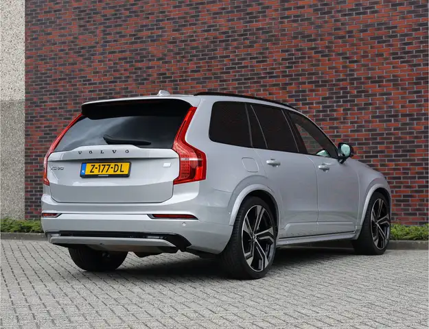 Volvo XC90 view 18