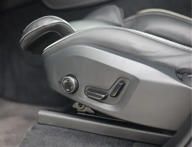 Volvo XC90 view 29