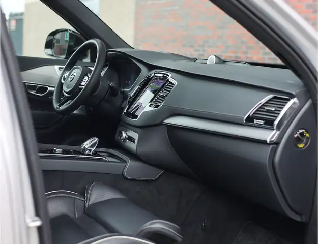 Volvo XC90 view 27