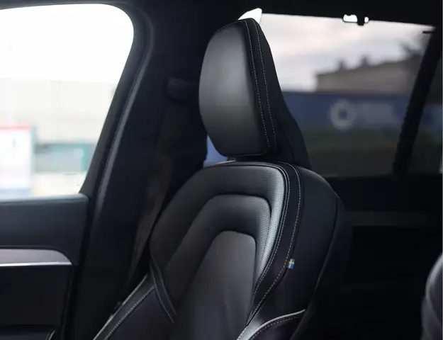 Volvo XC90 view 4