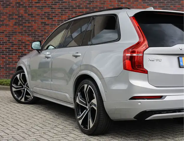 Volvo XC90 view 7