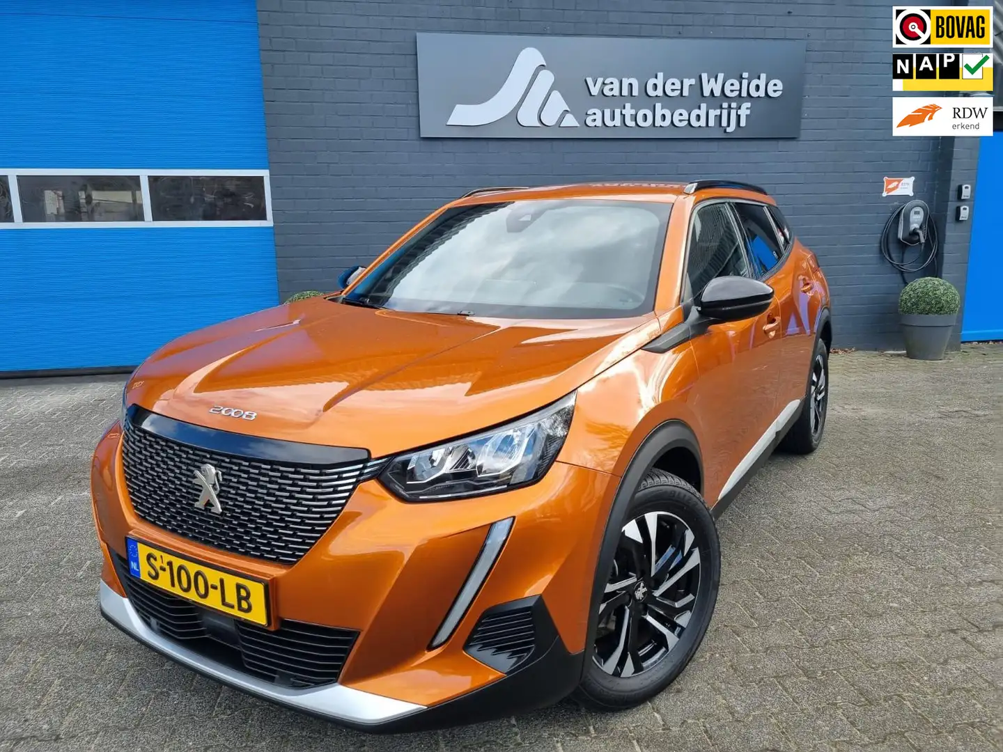 Peugeot 2008 1.2 PureTech Allure Oranje - 1