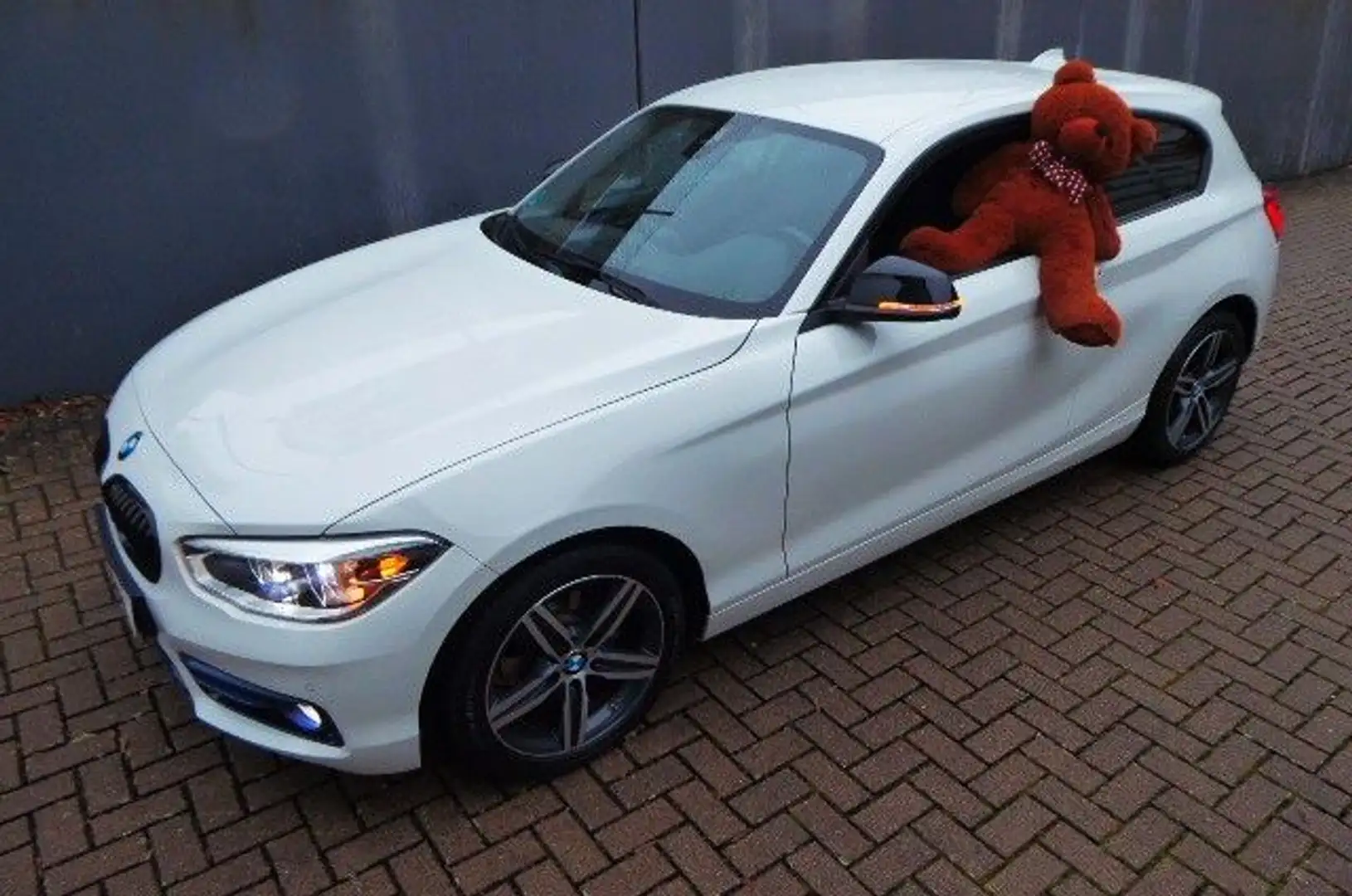 BMW 118 i Sport Line 1.Hand Scheckheft Weiß - 1