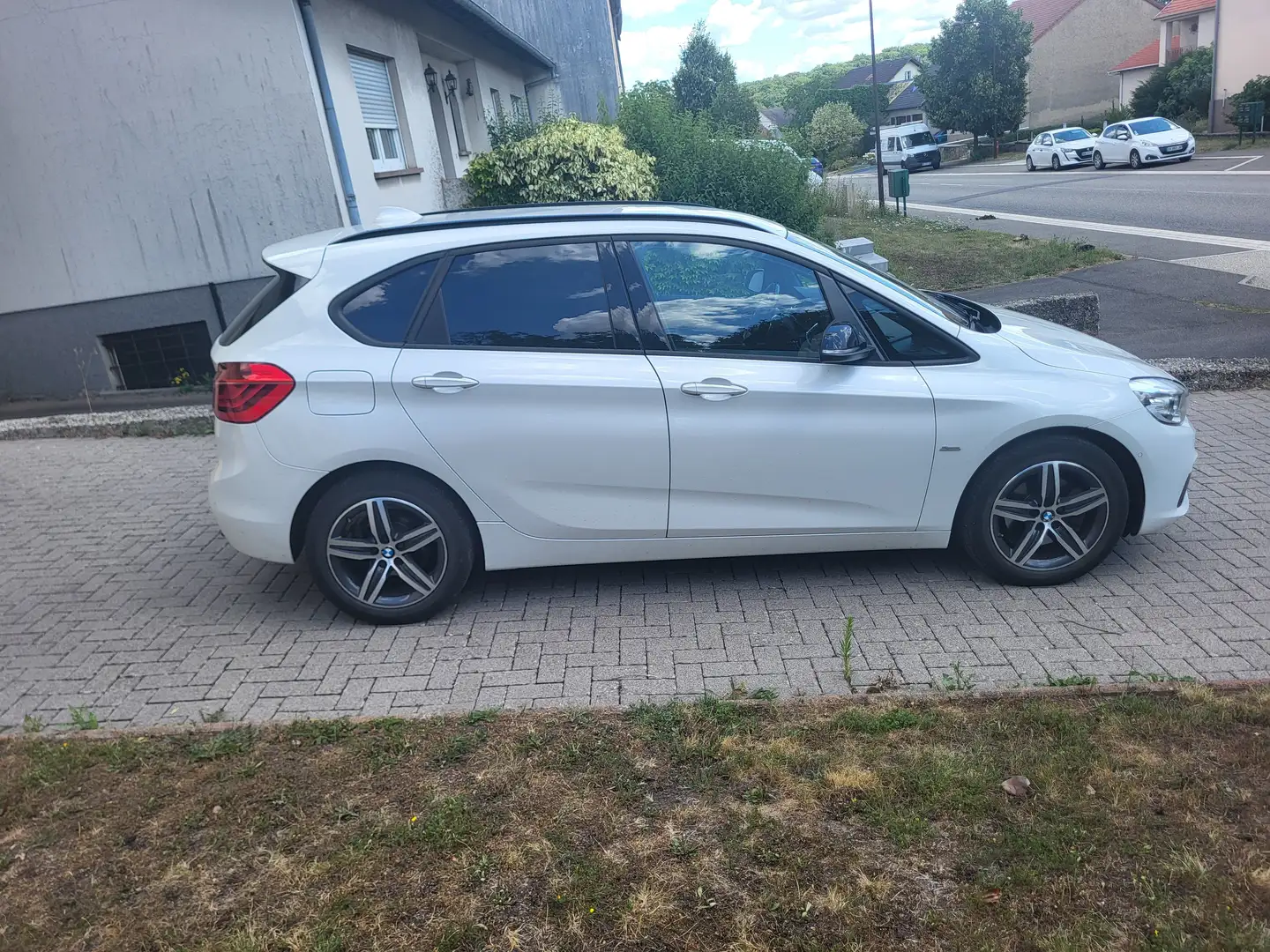BMW 220 Active Tourer 220d 190 ch BVA8 Sport Blanc - 2