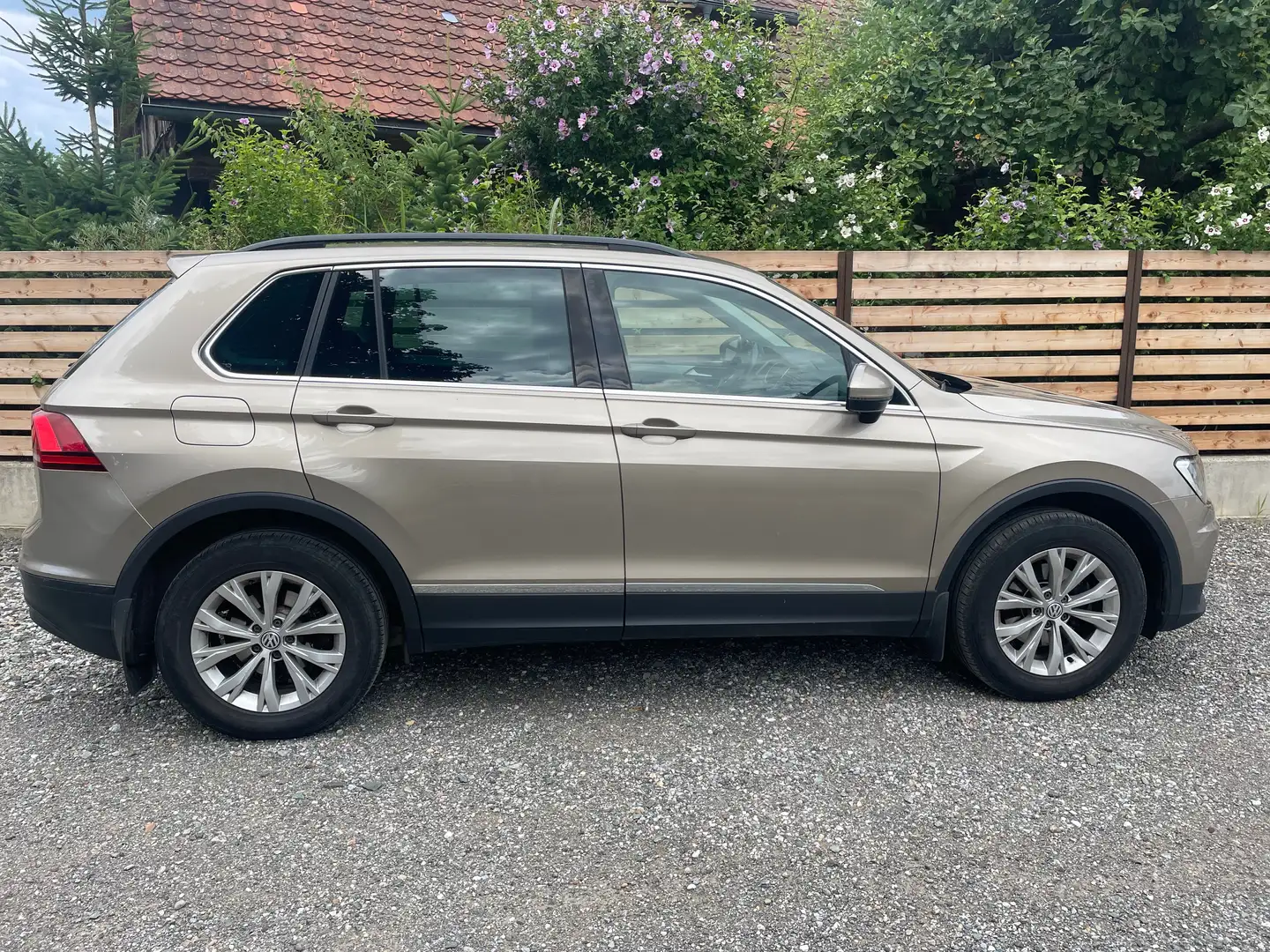 Volkswagen Tiguan Tiguan 2,0 TDI SCR 4Motion Track Beige - 2