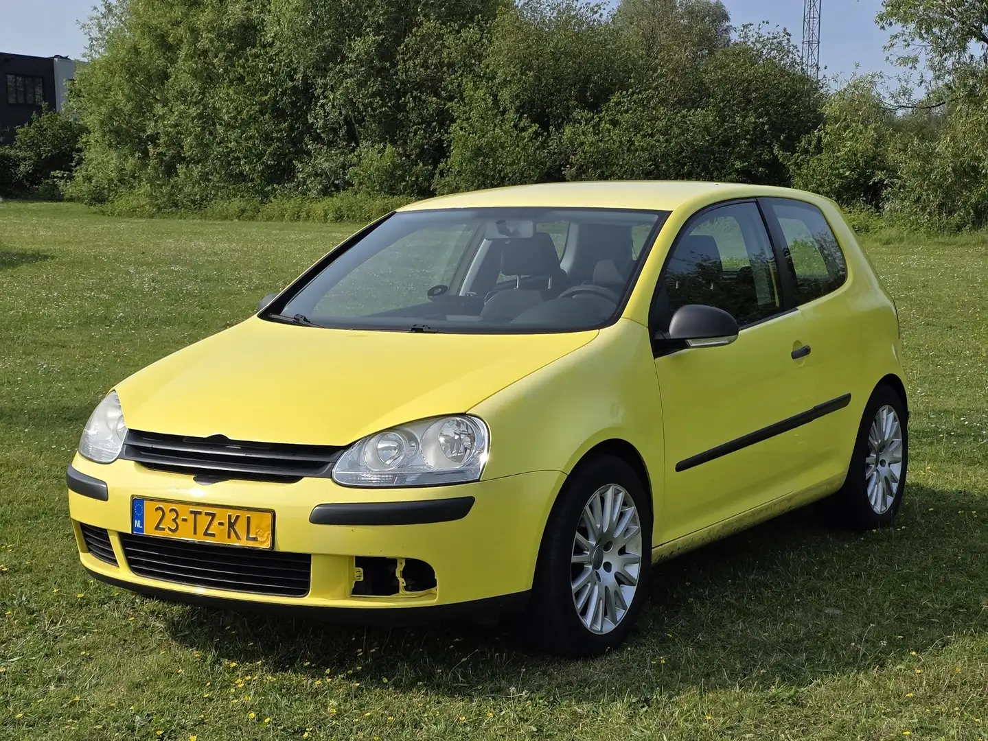 Volkswagen Golf 1.6 Trendline Geel - 1