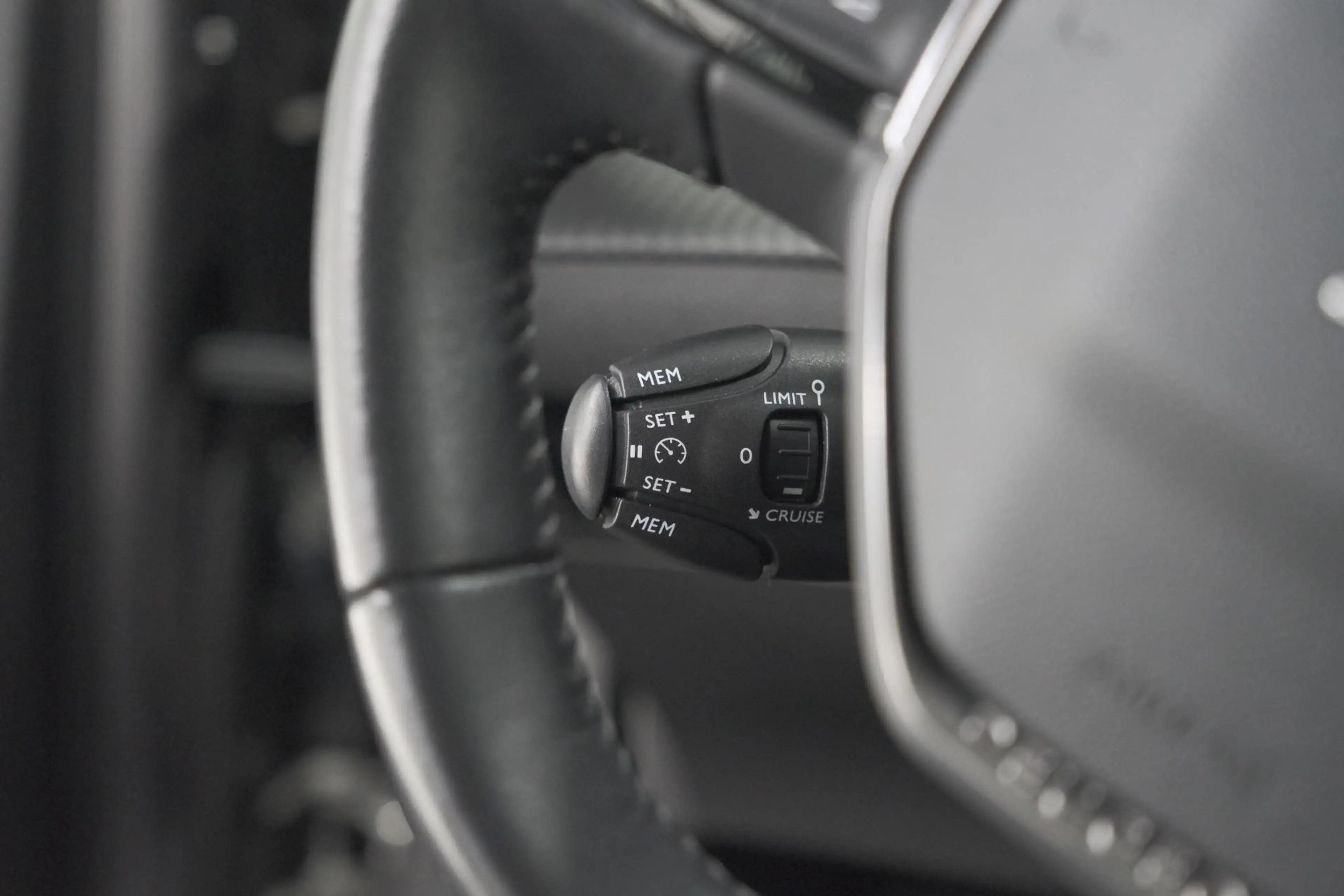 Peugeot 2008 PureTech 130 Allure | Camera | Stoelverwarming | A — photo 3