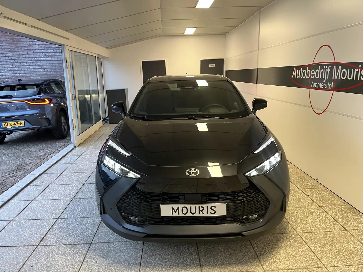 Toyota C-HR 2.0 Plug-in Hybrid 220 First Edition Zwart - 2