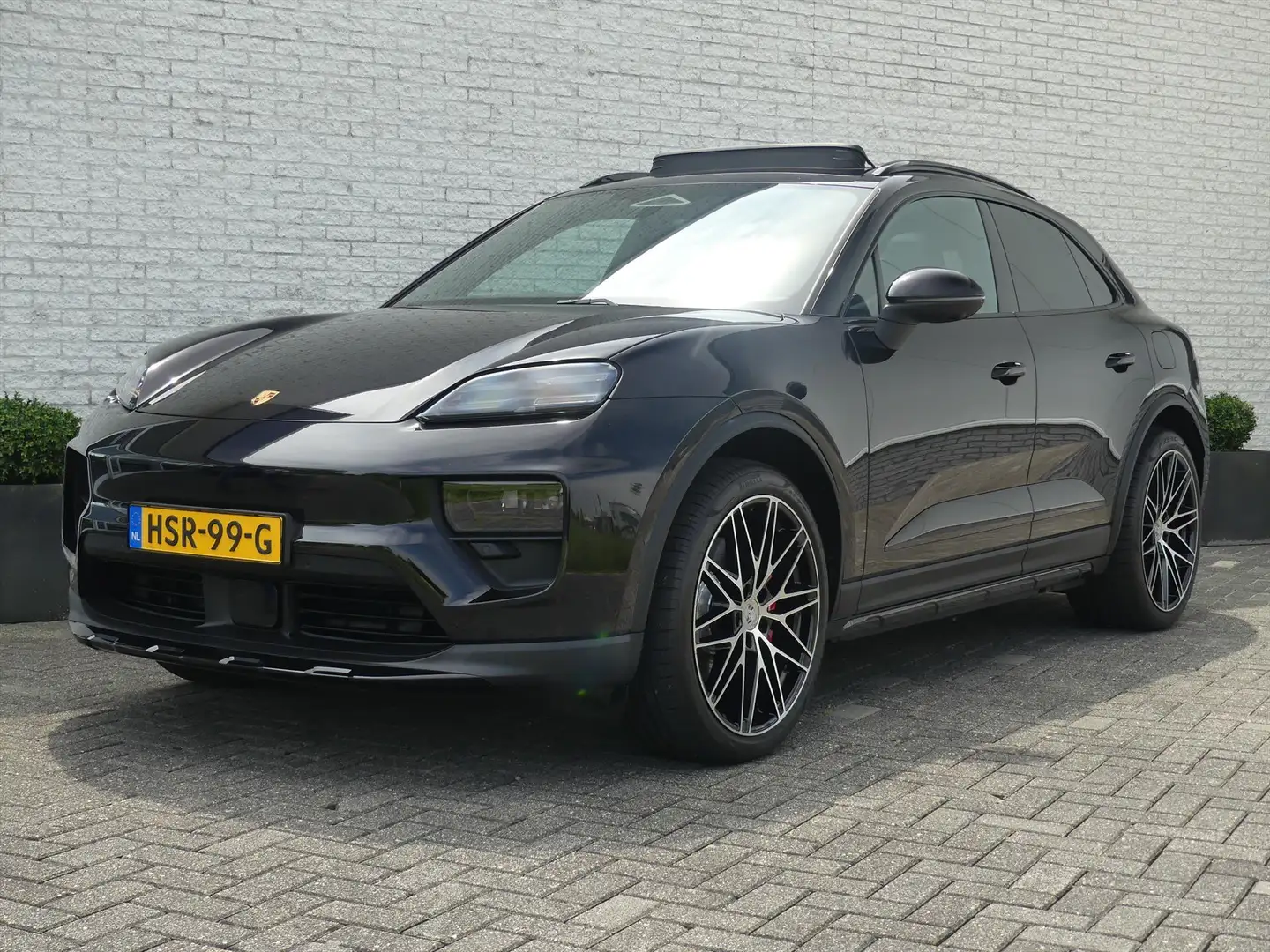 Porsche Macan 4S 516PK PANO.DAK/LUCHTVERING/OFFROAD PAKKET/22 IN Zwart - 2