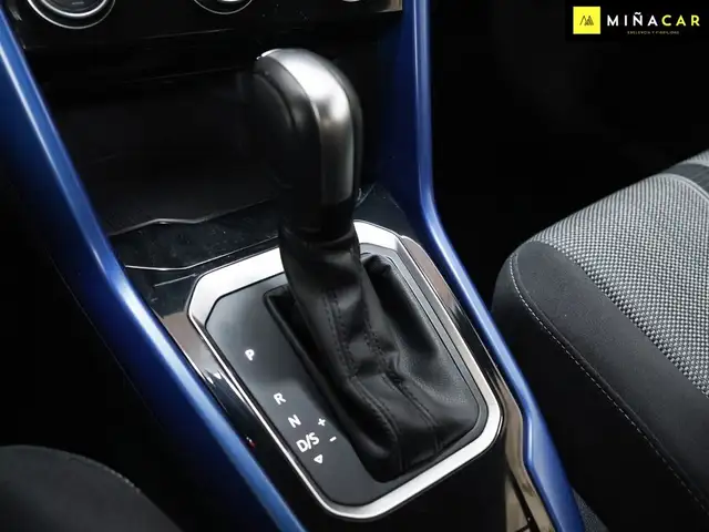 Volkswagen T-Roc view 8
