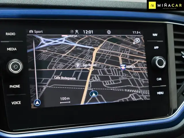 Volkswagen T-Roc view 10