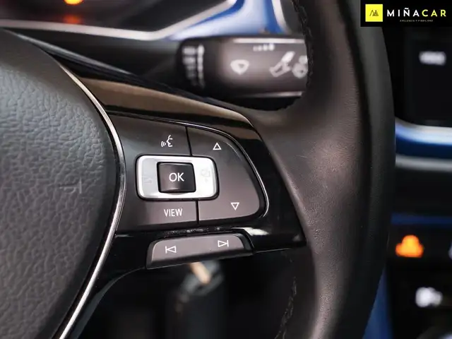 Volkswagen T-Roc view 17