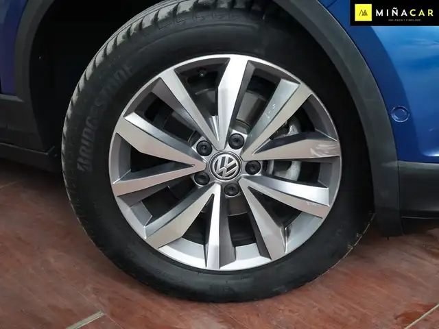Volkswagen T-Roc view 25