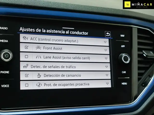 Volkswagen T-Roc view 13