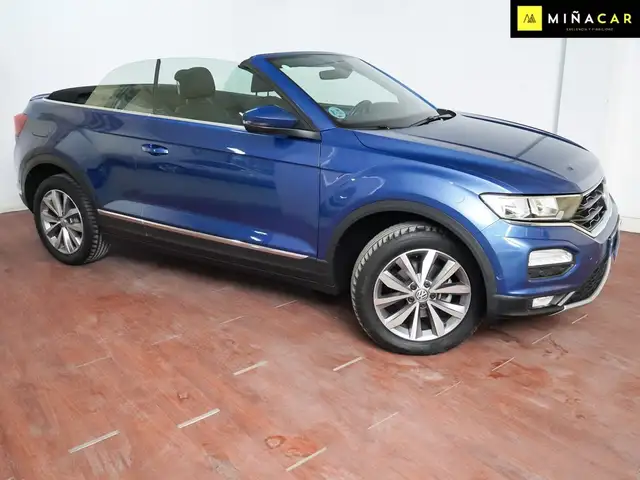 Volkswagen T-Roc view 2