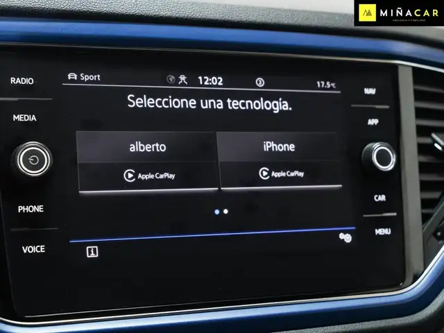 Volkswagen T-Roc view 12