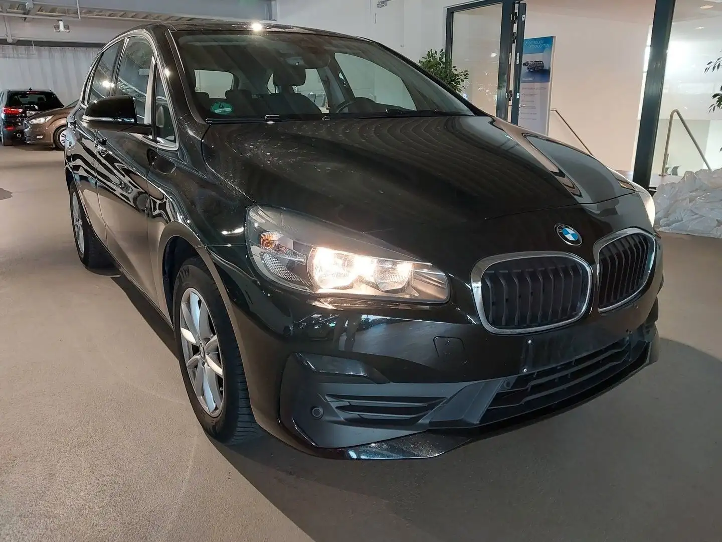 BMW 218 Baureihe 2 Active Tourer 218 i Чёрный - 2