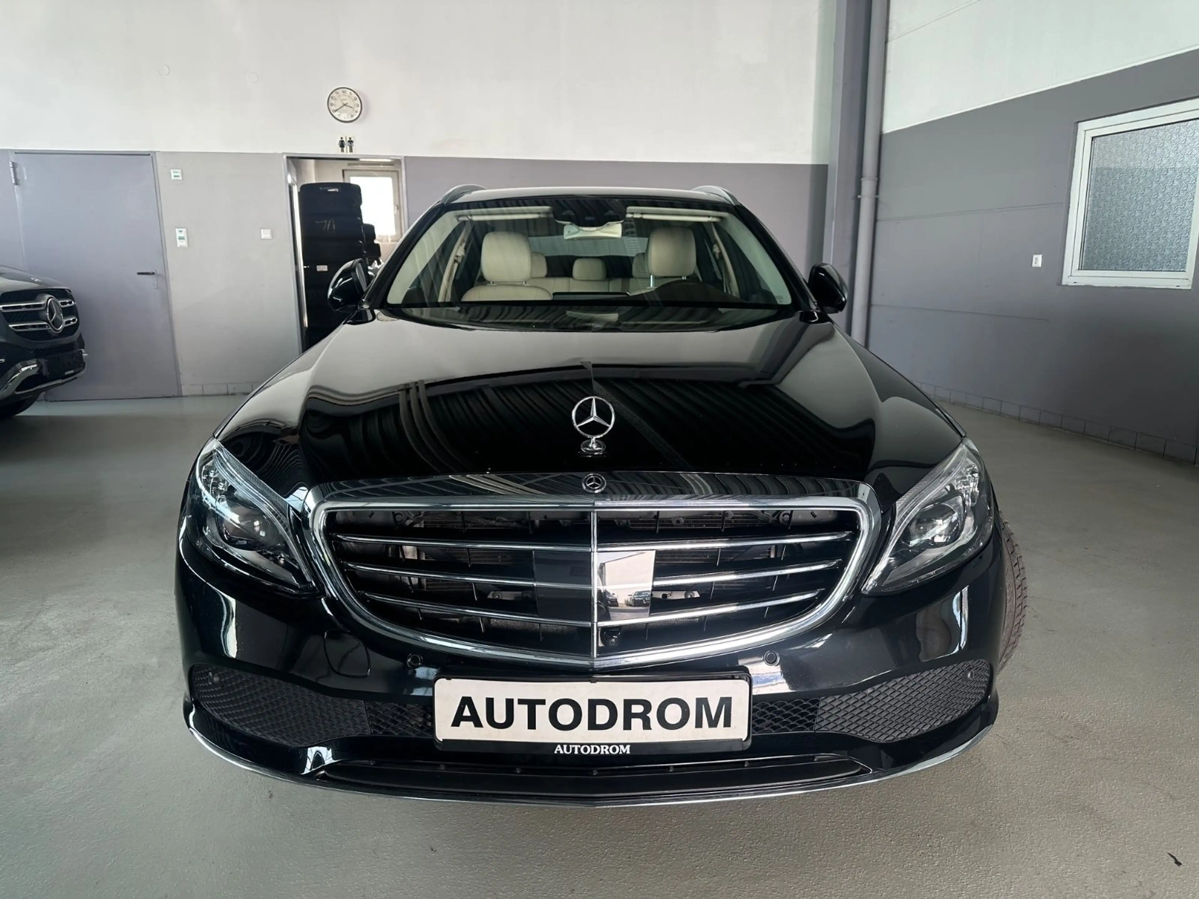 Mercedes-Benz C 400 T 4Matic 360°/Burmester/Pano — photo 2