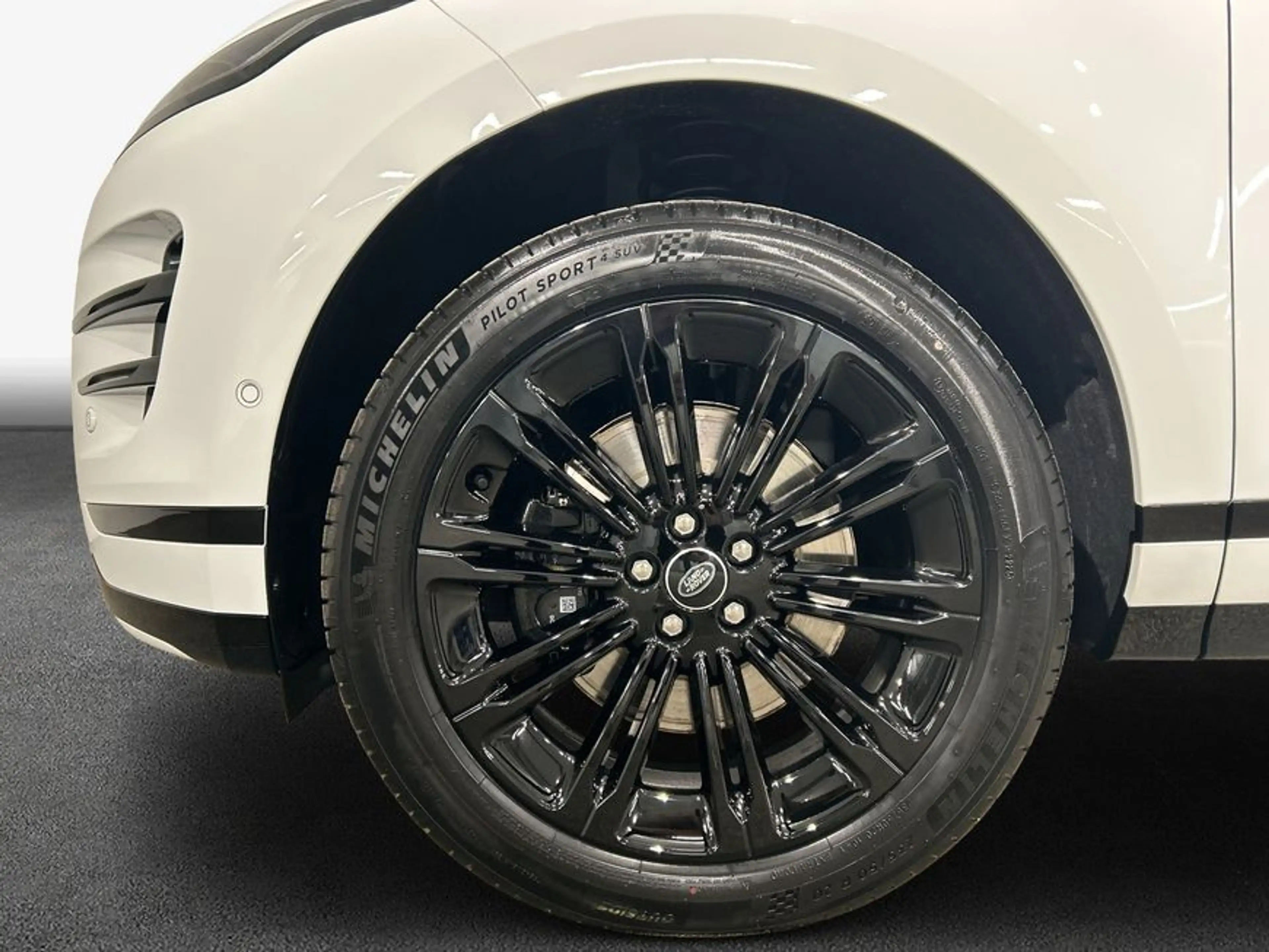 Land Rover Range Rover Evoque P270e Dynamic SE — photo 10