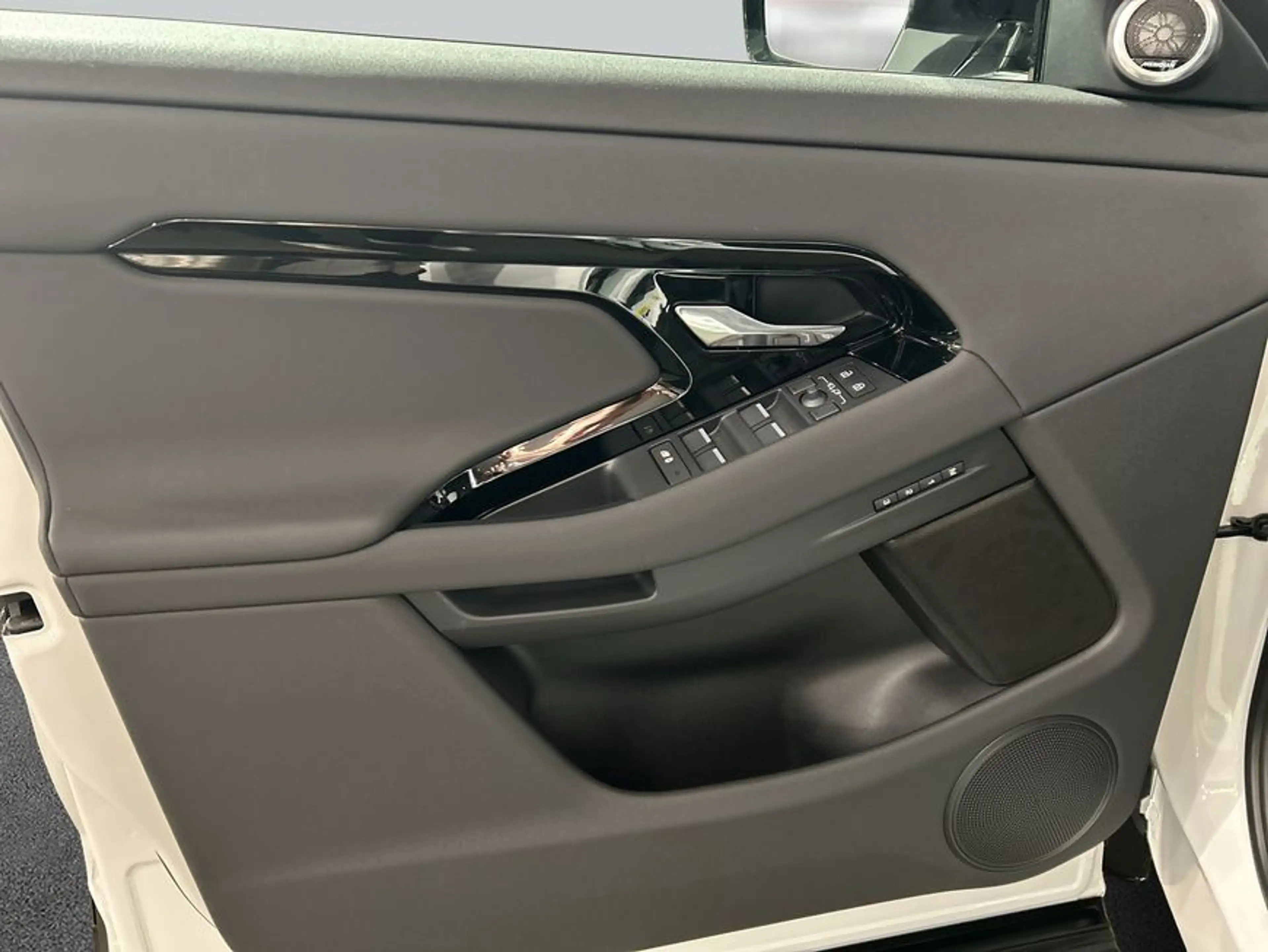 Land Rover Range Rover Evoque P270e Dynamic SE — photo 14