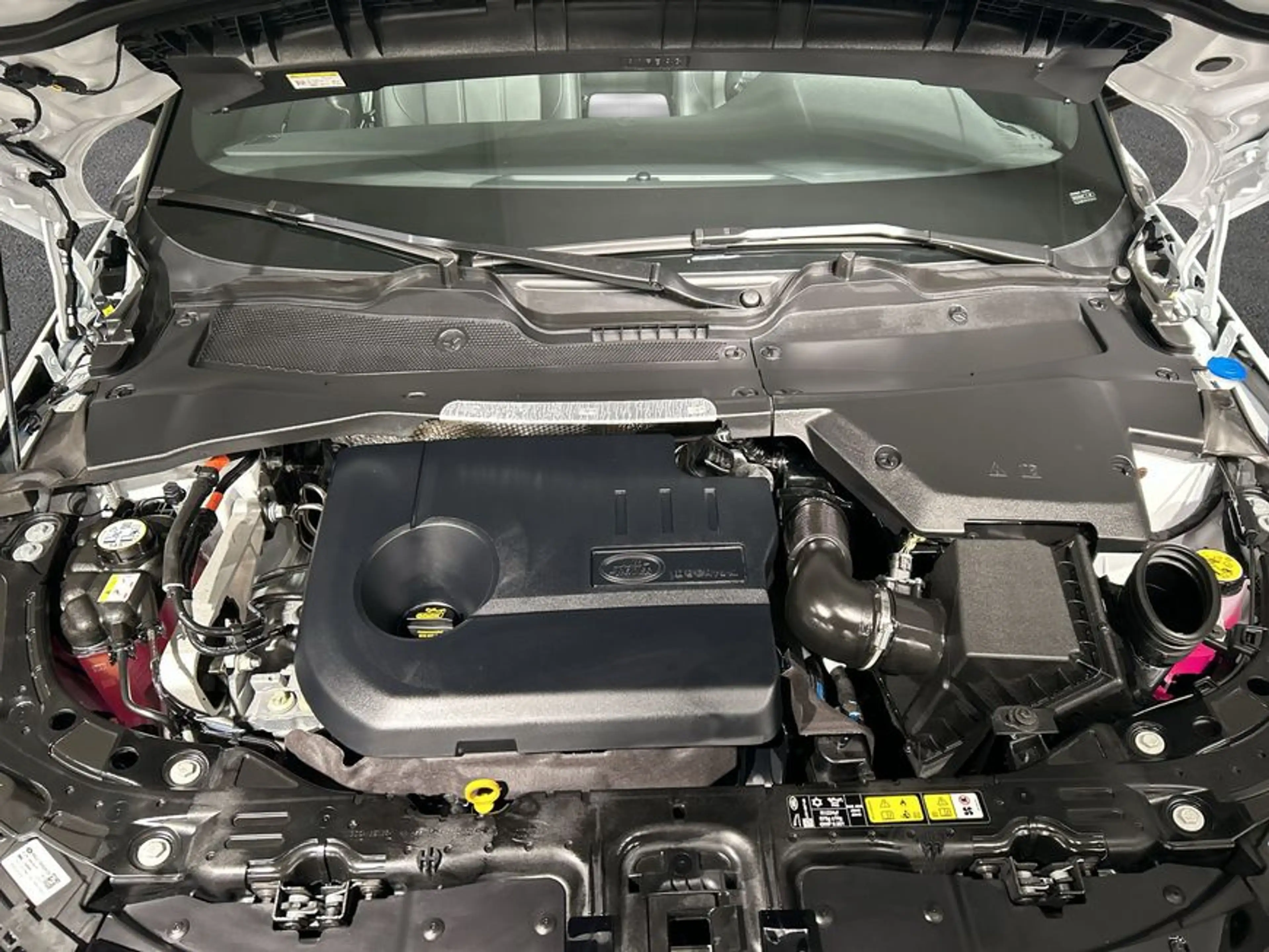 Land Rover Range Rover Evoque P270e Dynamic SE — photo 11