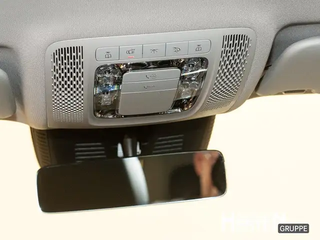 Mercedes-Benz Eqb view 11