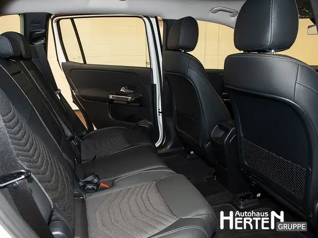 Mercedes-Benz Eqb view 16