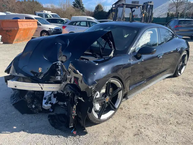 Porsche Taycan 94 Kwh Leder Navigation Keramik 21 Zoll MwSt